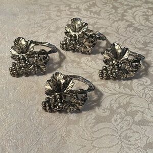 ARTHUR COURT - 1995 Signed Aluminum Silver Grape 🍇 Set of 4, Napkin Rings